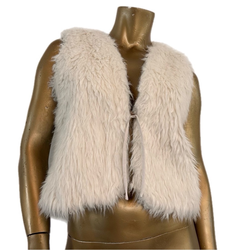 Unbranded Y2K Vintage-Inspired Faux Fur Fuzzy Vest – Cream White 36” chest